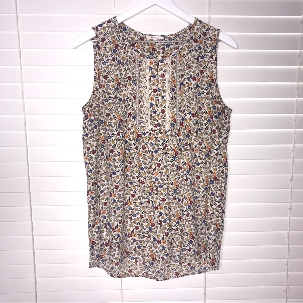 Pleione Sleeveless Front Lace Pleat Blouse